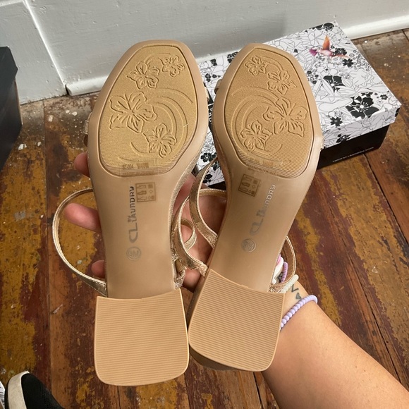 CL by Laundry Blaine Starstone Wedge Sandals in Gold - Picture 6 of 6